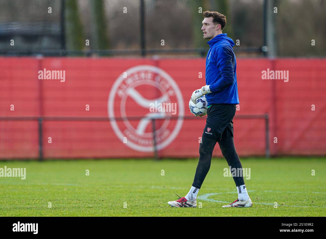 Almere, pays-Bas. 03 janvier 2025. ALMERE, PAYS-BAS - 3 JANVIER : lors de la session d'entraînement de l'Almere City FC au Fanny Blankers Koen Sportpark le 3 janvier 2025 à Almere, pays-Bas. (Photo par Andre Weening/Orange Pictures) crédit : Orange pics BV/Alamy Live News Banque D'Images