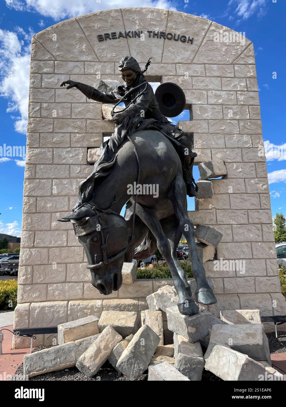Statue de bronze « Breakin », War Memorial Stadium, Université du Wyoming, États-Unis Banque D'Images