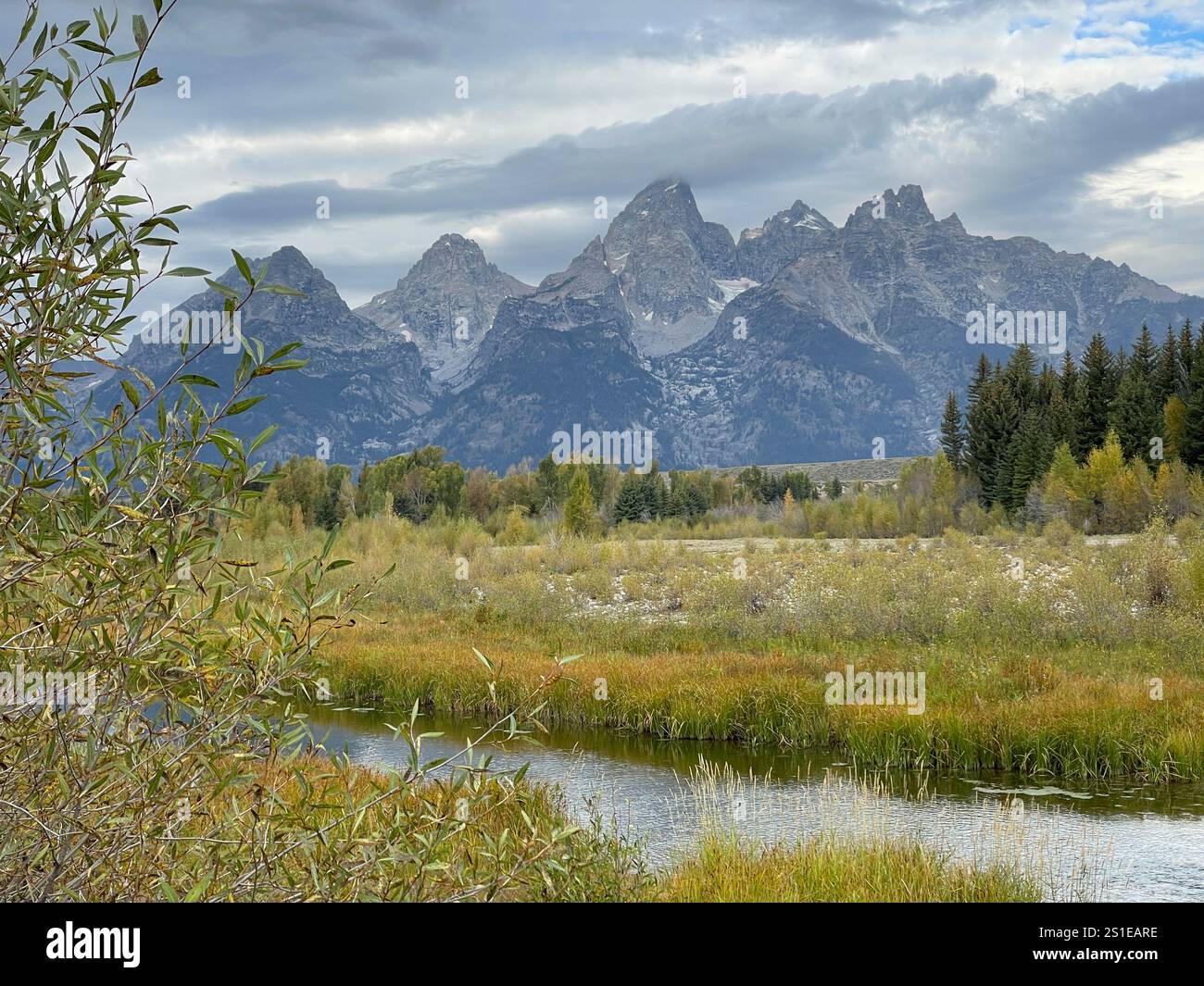 Vue sur la rivière Snake dans la chaîne de montagnes du parc national de Grand Teton, Wyoming, États-Unis Banque D'Images