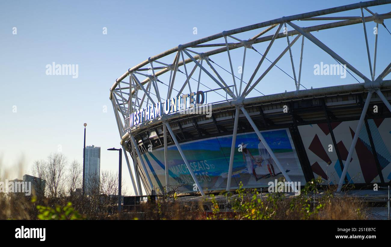 West Ham United London Stadium à Stratford sous le soleil de la journée. Londres - 3 janvier 2025 Banque D'Images