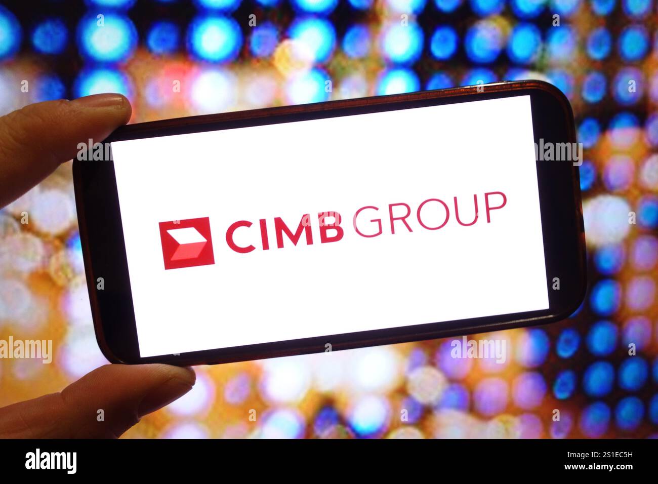 Dans cette illustration photo, le logo de la société CIMB Group est affiché sur un écran de smartphone. Banque D'Images