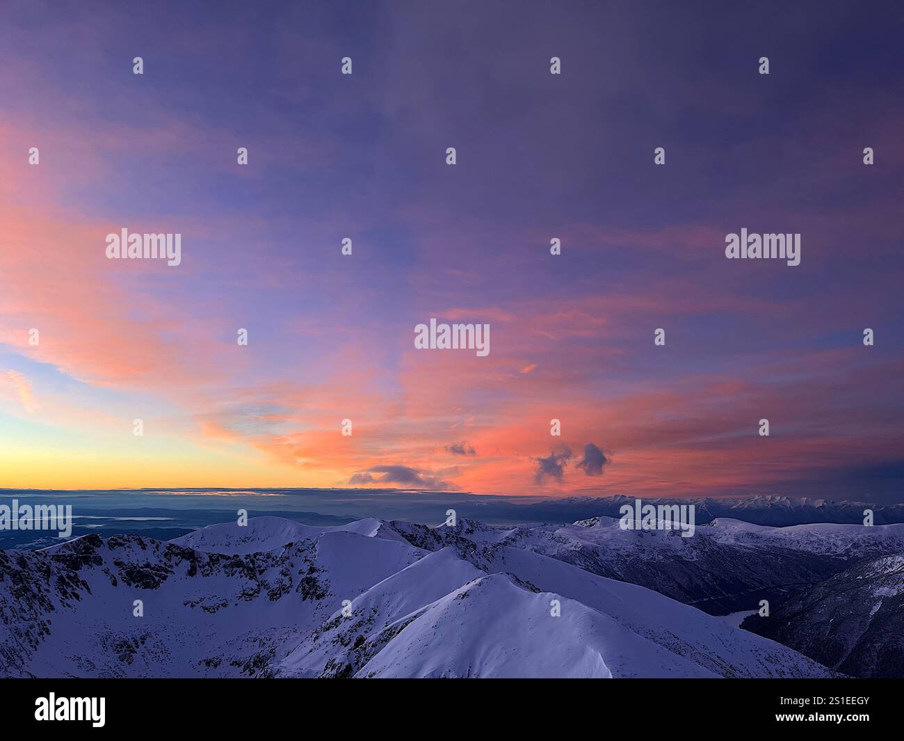 Avant le lever du soleil depuis Mussala Peak - Image de stock capturée avec un smartphone