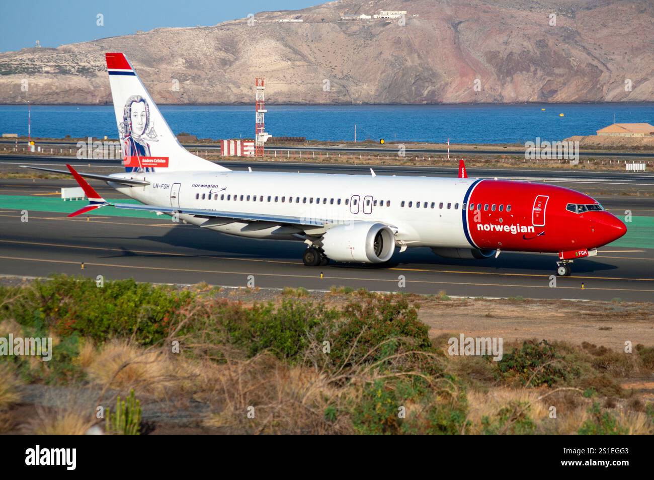 Aeropuerto de Gran Canaria, Gando. Avión de Línea moderno Boeing 737 MAX de la aerolínea Norwegian Air Shuttle AOC con decoración especial en homenaje Banque D'Images