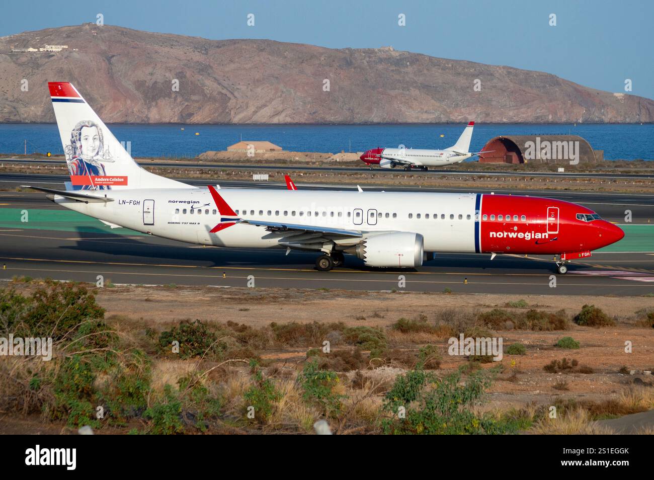 Aeropuerto de Gran Canaria, Gando. Avión de Línea moderno Boeing 737 MAX de la aerolínea Norwegian Air Shuttle AOC con decoración especial en homenaje Banque D'Images