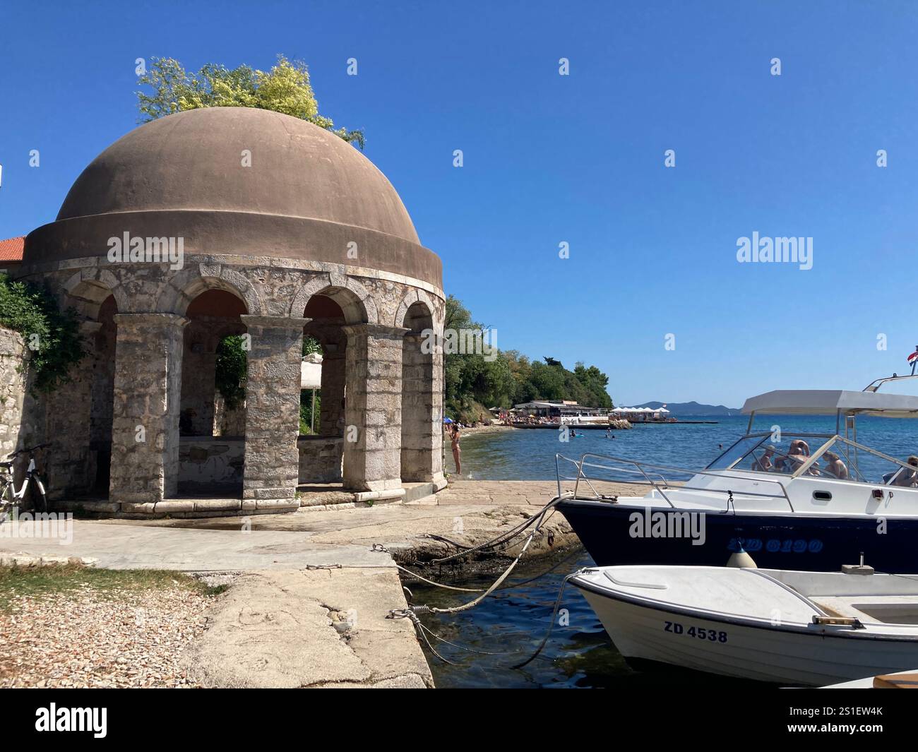 Bâtiments et rues à Zadar. Paysage emblématique croate de la vieille ville de Zadar. Bâtiment et architecture célèbres - Image de stock capturée avec un smartphone