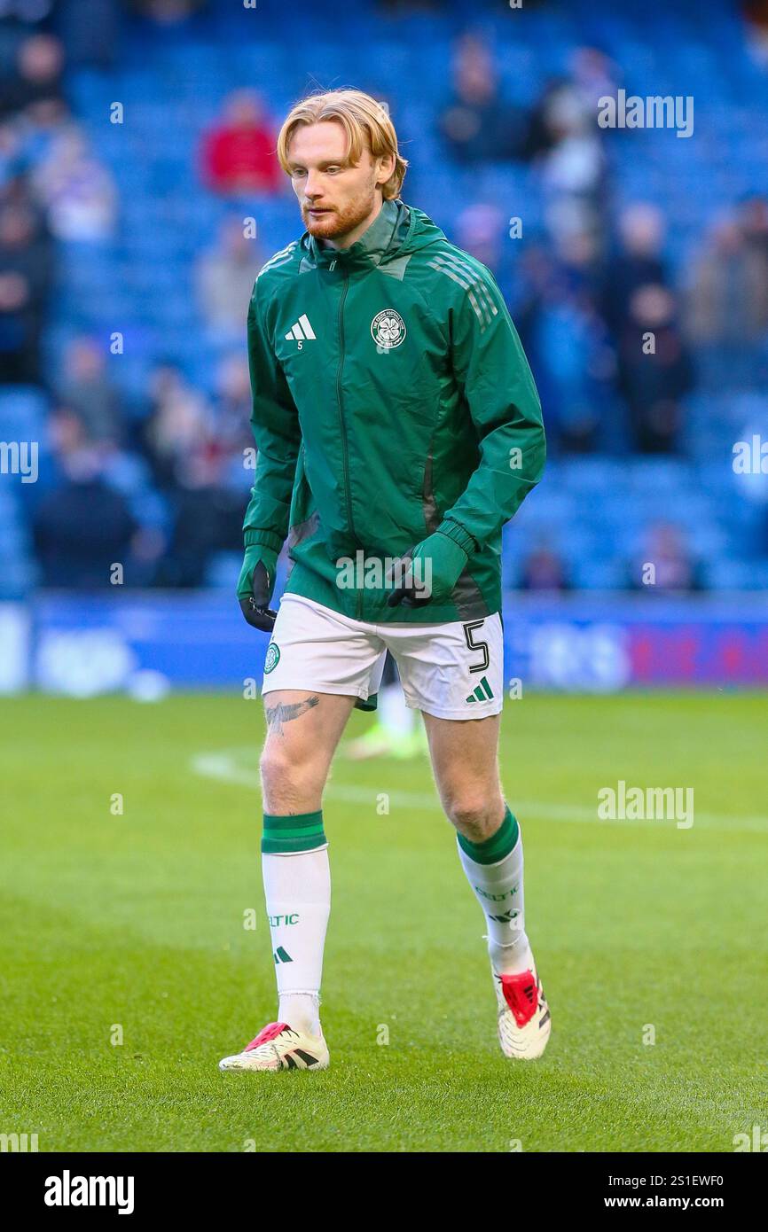 LIAM SCALES, joueur de football professionnel, jouant pour le Celtic FC. Image prise lors d'une séance d'entraînement et d'échauffement avant match. Banque D'Images