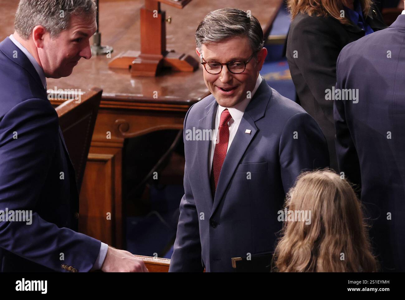 Washington, États-Unis. 03 janvier 2025. Président de la Chambre Mike Johnson, R-LA, arrive alors que la 119e session de la Chambre des représentants des États-Unis se réunit pour élire un nouveau Président de la Chambre au Capitole des États-Unis à Washington DC le vendredi 3 janvier 2025. Photo de Jemal Countess/UPI crédit : UPI/Alamy Live News Banque D'Images