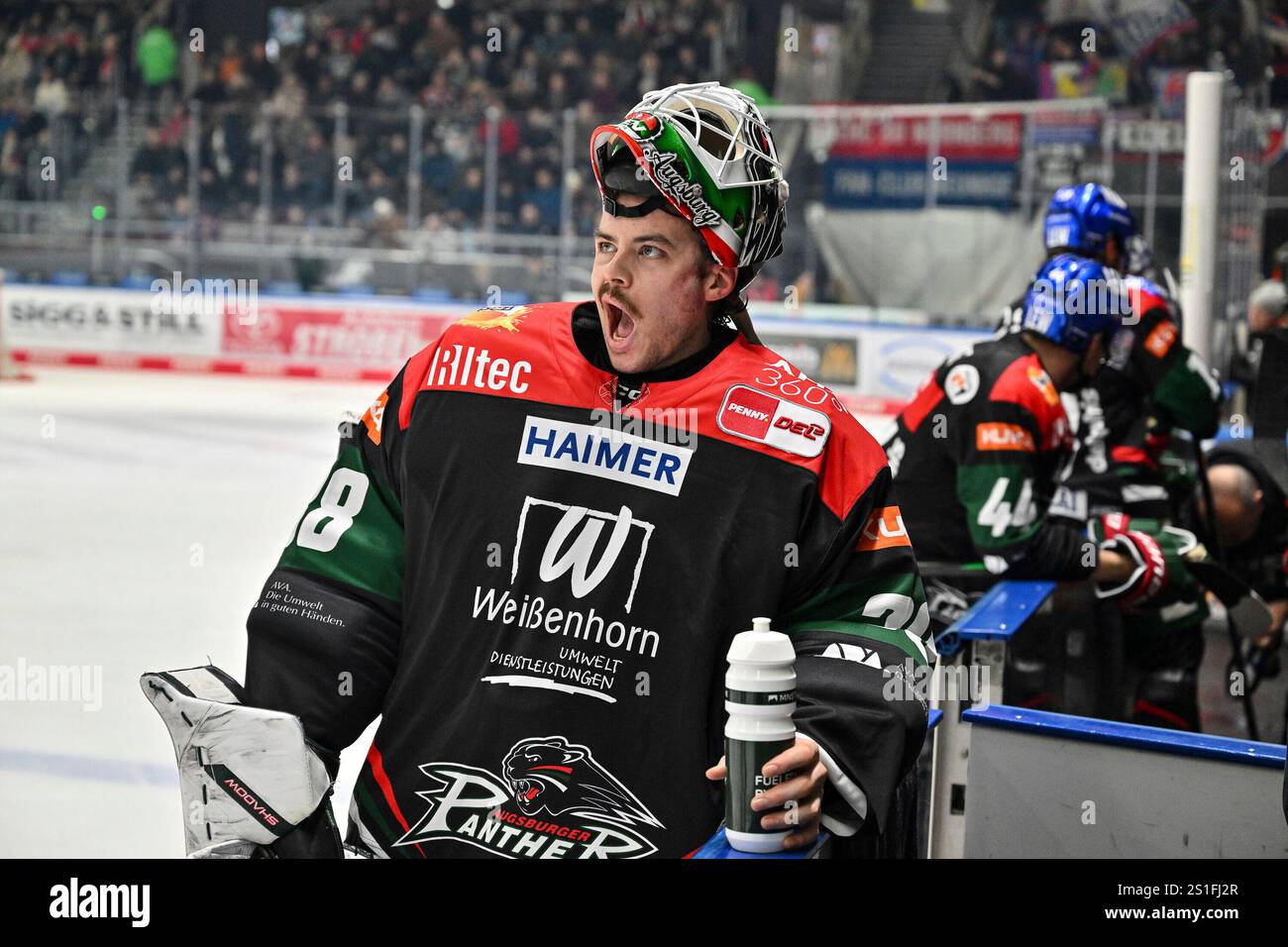 Augsburg, Deutschland. 03 janvier 2025. im Bild Strauss MANN (Augsburger Panther #38) beim Powerbreak./ Freisteller/Einzelfoto/DEL : Augsburger Panther - Nuernberg Ice Tigers, Curt Frenzel Stadion AM 03.01.2025 crédit : dpa/Alamy Live News Banque D'Images