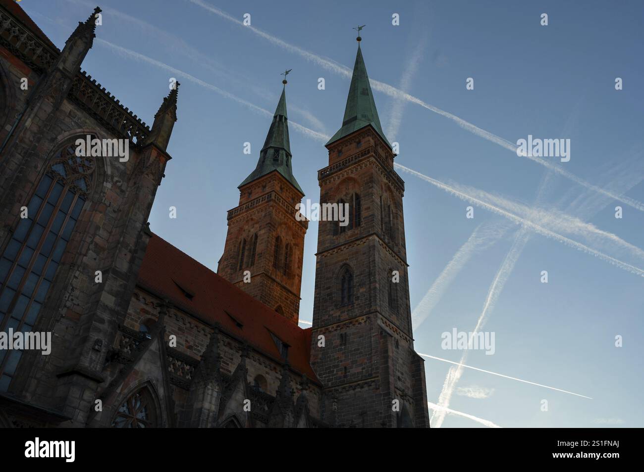 Tours de l'église St Sebald dans la lumière du soir, Nuremberg, moyenne Franconie, Bavière, Allemagne, Europe Banque D'Images
