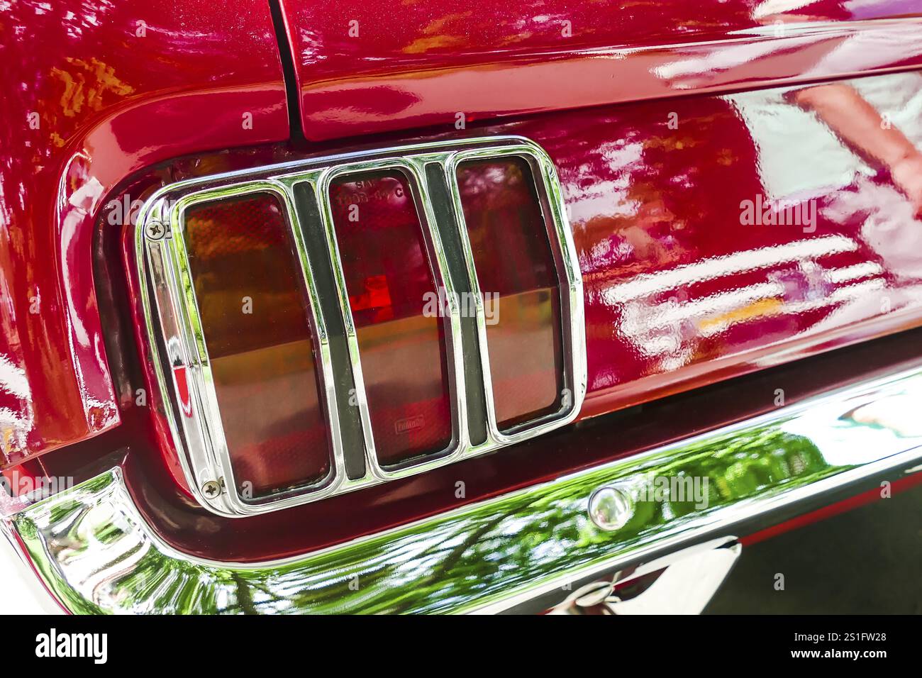 BAD NAUHEIM, Allemagne AOÛT 2017 : feu arrière d'une voiture de sport américaine, 16 e Festival européen d'Elvis à Bad Nauheim, Hesse Banque D'Images