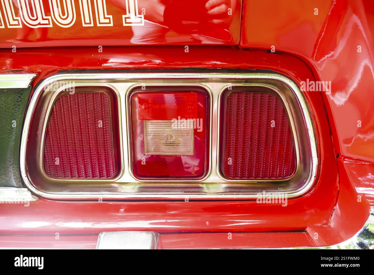 BAD NAUHEIM, Allemagne AOÛT 2017 : feu arrière d'une voiture de sport américaine, 16 e Festival européen d'Elvis à Bad Nauheim, Hesse Banque D'Images