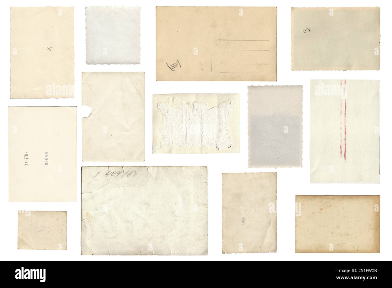 Dos de vieux papier photographique recadré sur un fond blanc Banque D'Images