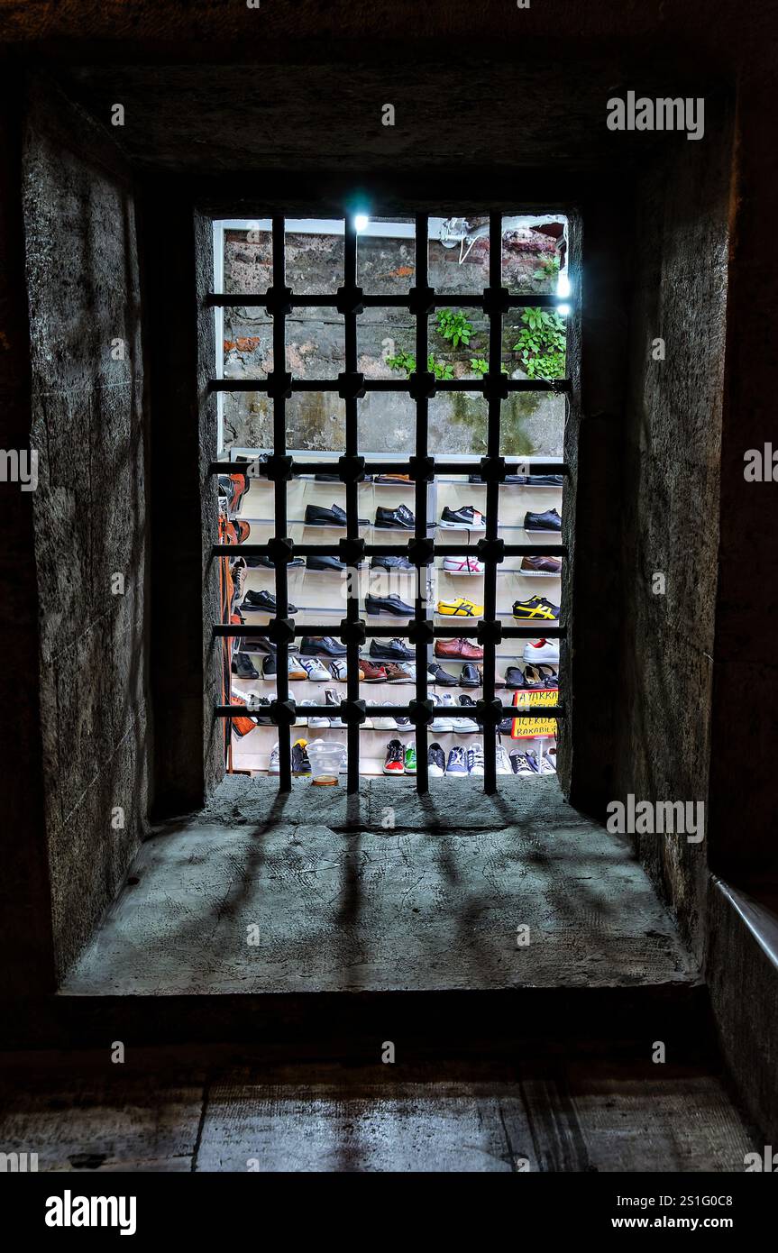 Rustem Stand Shoe vendor Banque de photographies et d’images à haute résolution - Alamy