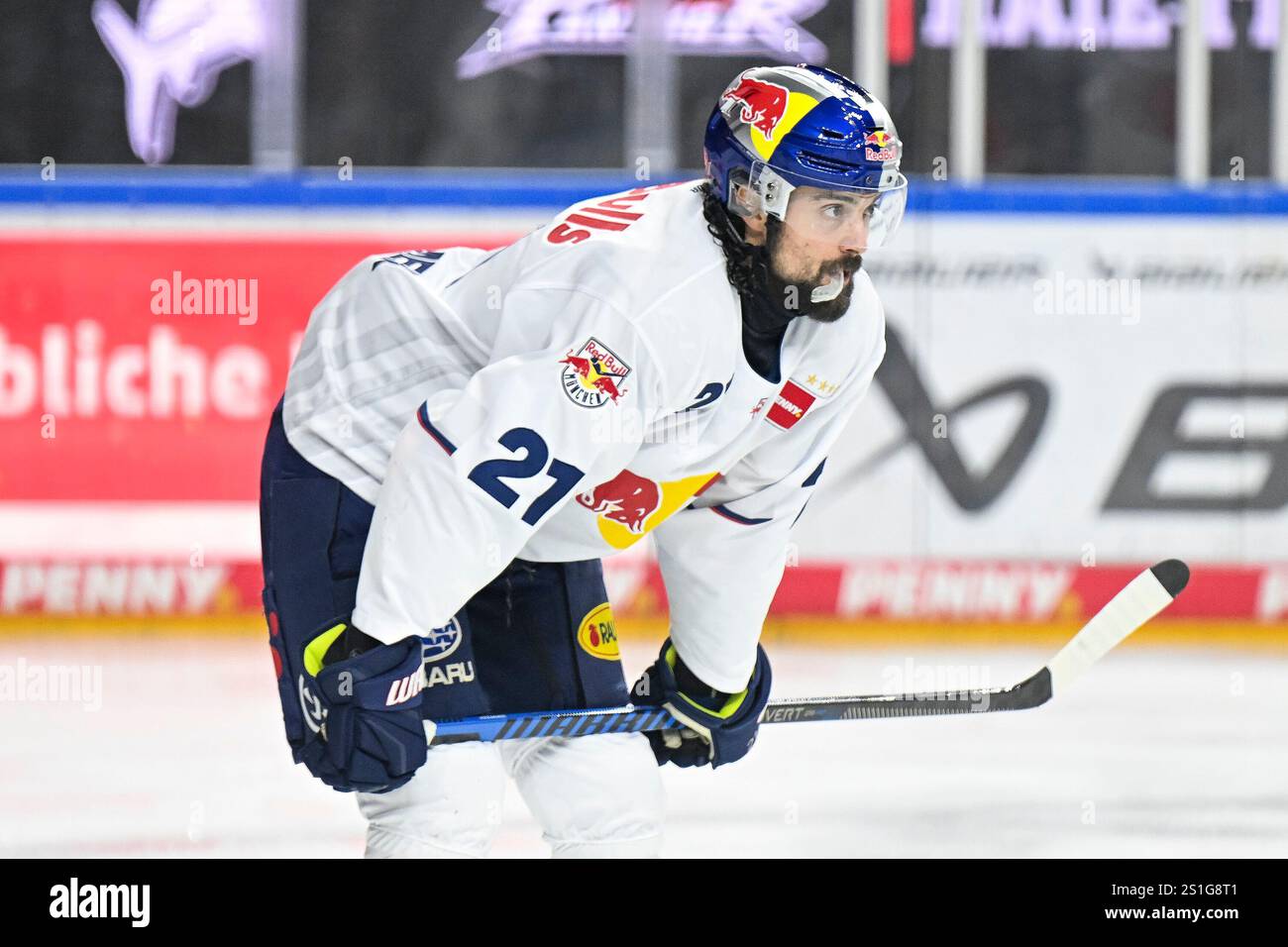Eishockey DEL - 24/25 - 19. Spieltag : Kölner haie vs EHC Red Bull München AM 03.01.2025in der LANXESS Arena in Köln Münchens Nicolas Krämmer (Nr.21) Foto : osnapix Banque D'Images