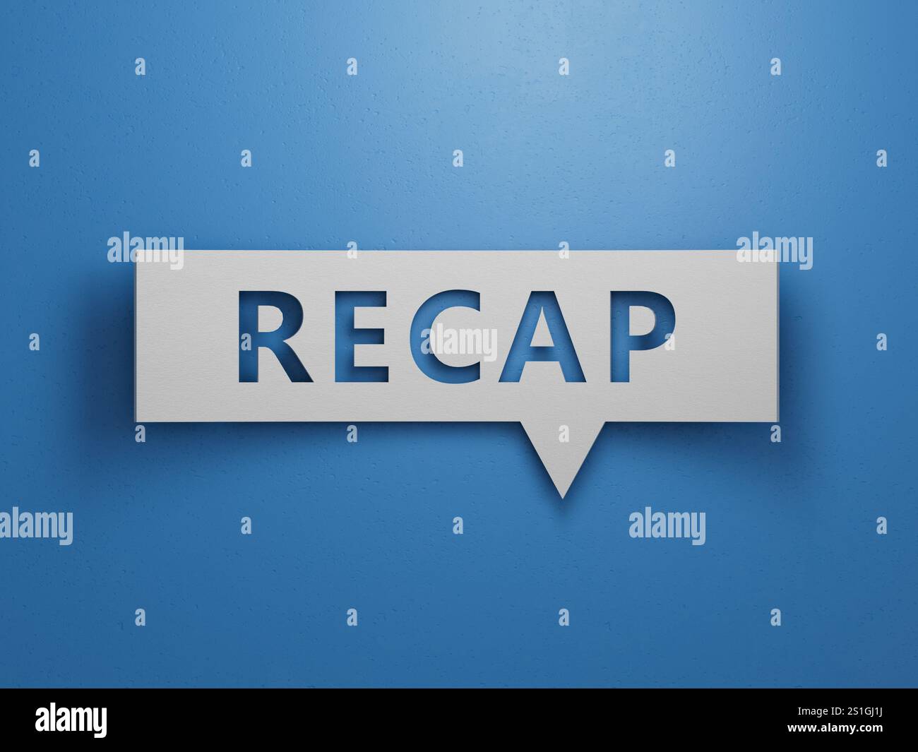 Symbole récapitulatif. Bulle de parole avec mot Récapitulatif. Récapitulez le concept. Copier l'espace. Design abstrait minimaliste avec papier découpé blanc. Banque D'Images