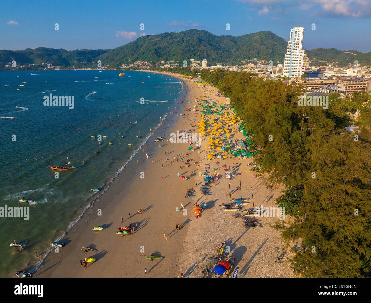 Vue aérienne de la plage de Patong, Phuket, Thaïlande Banque D'Images