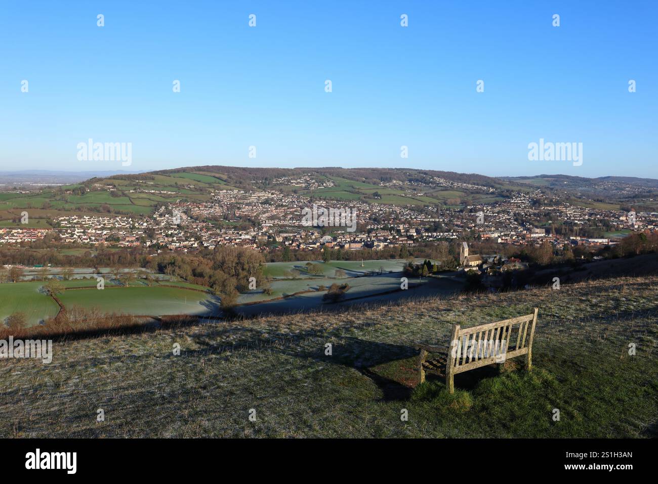 Vue de Selsley Common vers l'église Selsley et Randwick Banque D'Images