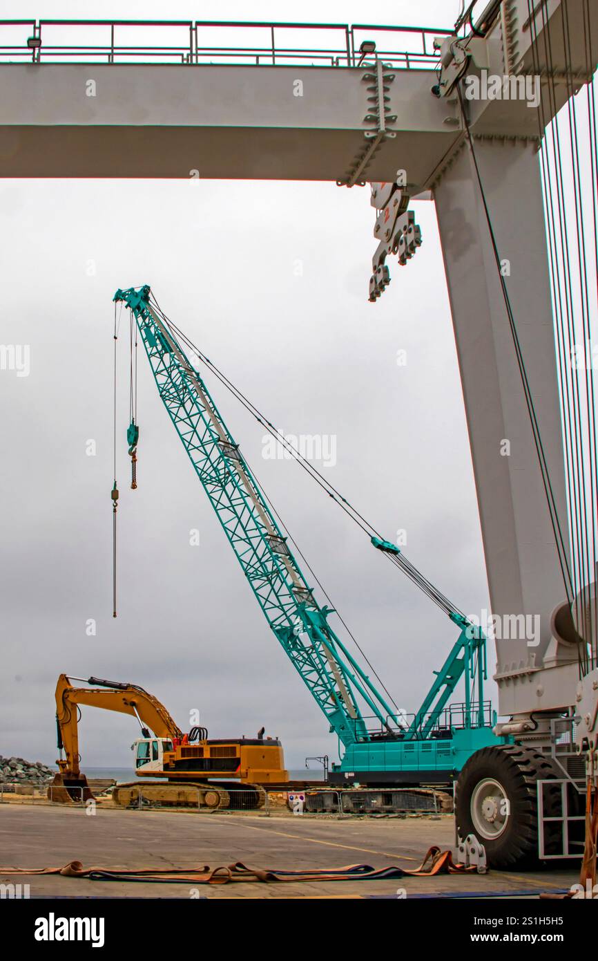 Grues de chantier naval et ponts roulants Banque D'Images