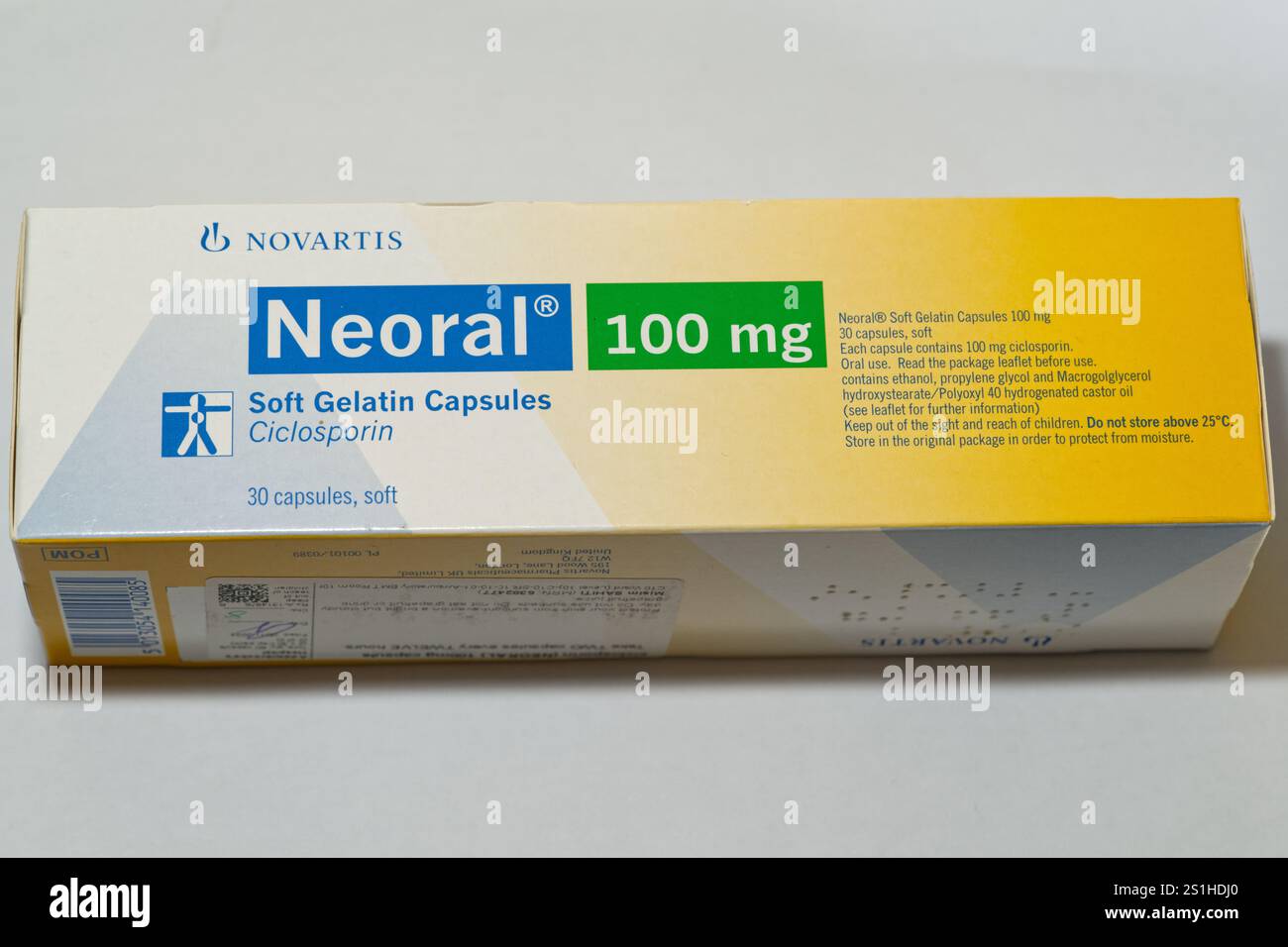 Une image d'une boîte de Neoral 100mg pour empêcher le corps de rejeter un nouvel organe après une greffe de foie, de rein, de coeur ou de moelle osseuse. Banque D'Images Une image d'une boîte de Neoral 100mg pour empêcher le corps de rejeter un nouvel organe après une greffe de foie, de rein, de coeur ou de moelle osseuse. Banque D'Images