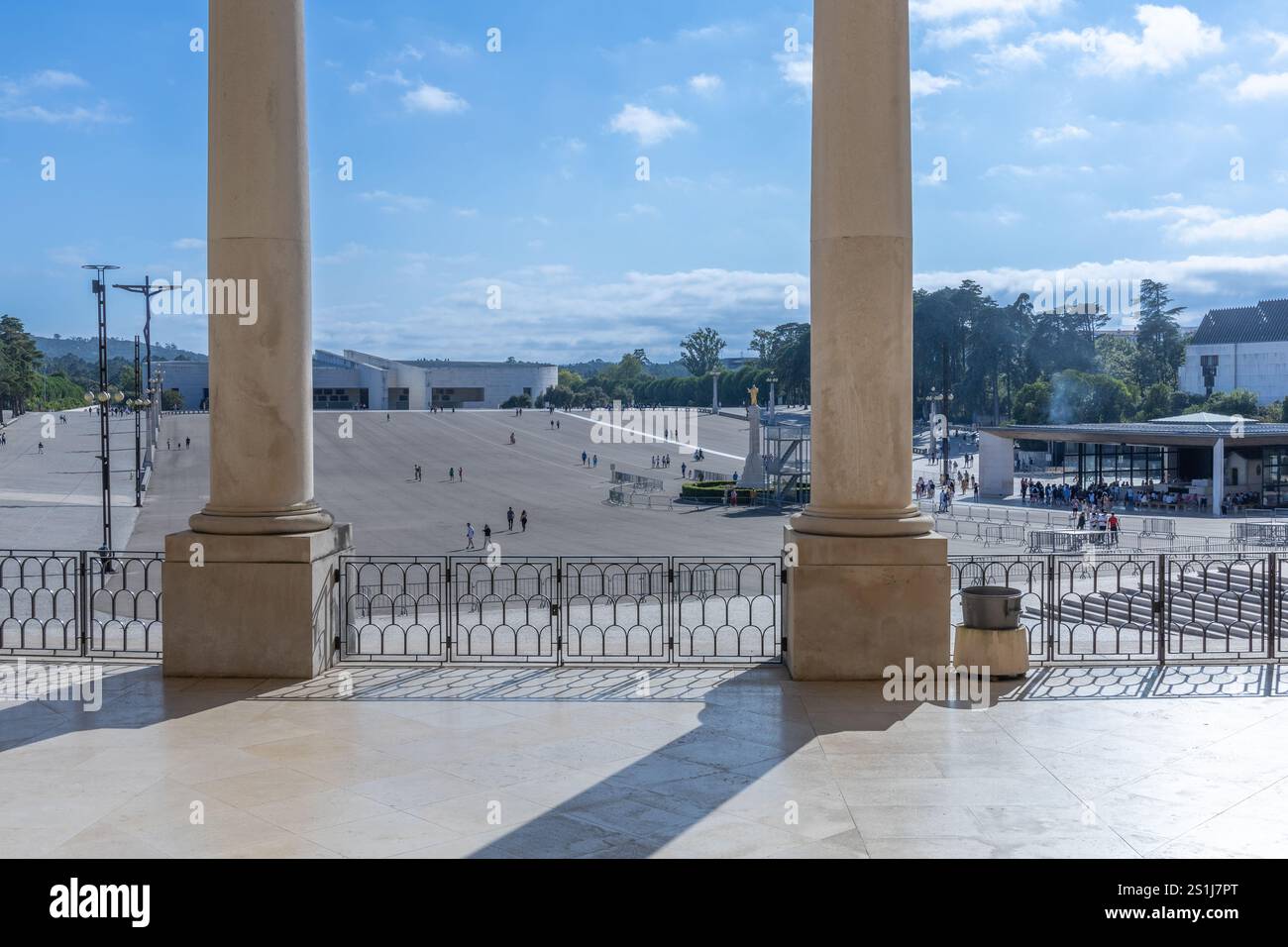 Grande place à la Basilique de notre-Dame du Rosaire de Fatima ou Sanctuaire de Fátima. Banque D'Images