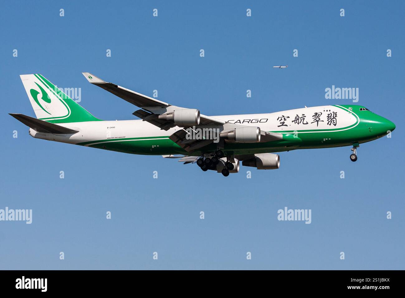 Chinese Jade Cargo Boeing 747-400F avec immatriculation B-2440 en finale pour l'aéroport de Francfort Banque D'Images
