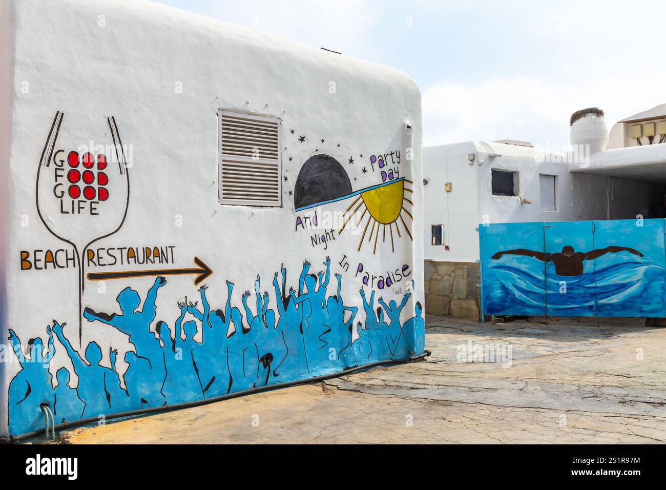Murales vibrantes représentant la vie de plage et excitantes Party Vibes, Paradise Beach, Mykonos, Grèce Banque D'Images