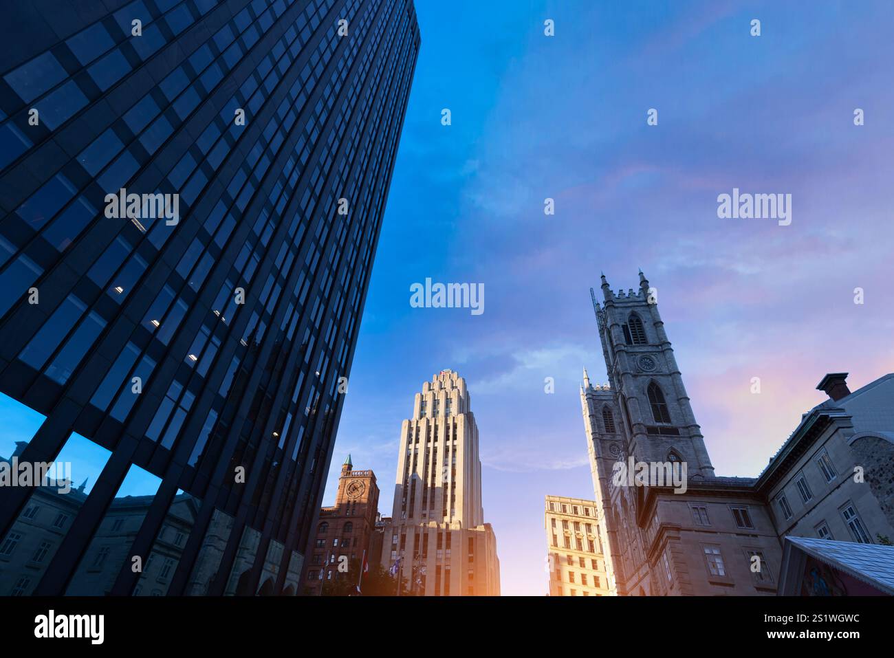 Basilique notre-Dame dans le Vieux-Montréal, une ville historique à proximité du Vieux-Port de Montréal. Banque D'Images