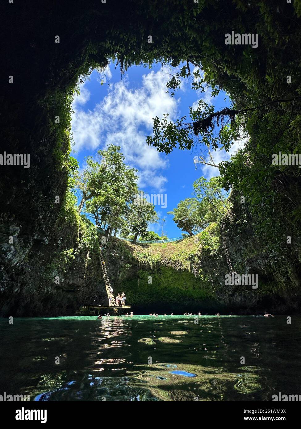 Vue de l'intérieur de la tranchée To Sua à Upolu, Samoa 2023 Banque D'Images