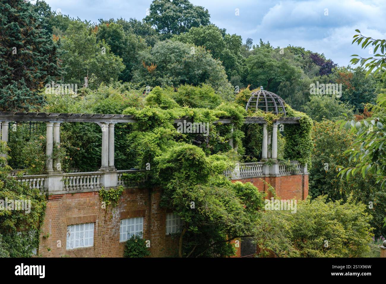 Hampstead Heath Pergola et feuillage. Joyau caché, North London. Banque D'Images