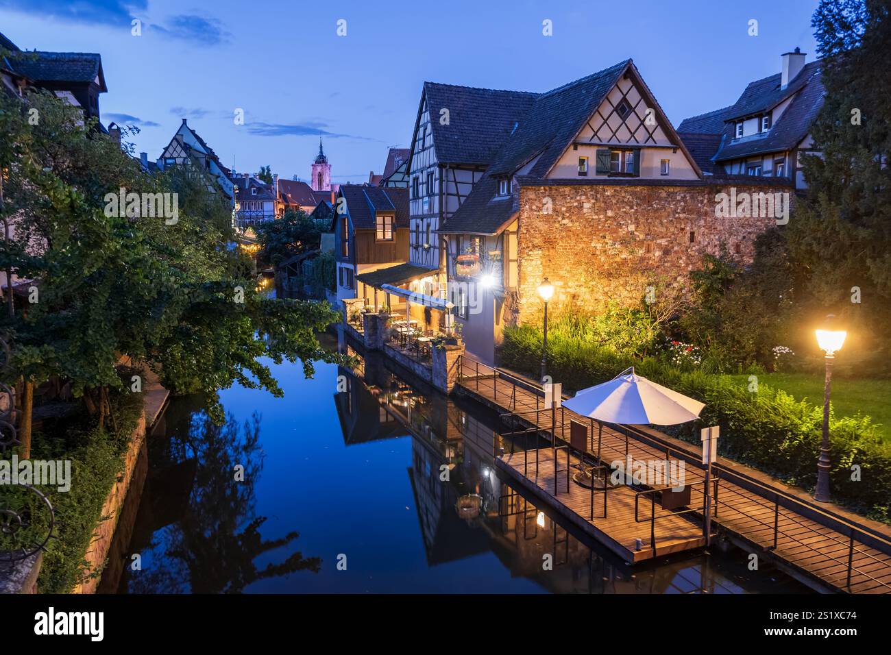 Ville de Colmar au bord de la Lauch le soir en Alsace, France. La petite Venise (la petite Venise), partie de la vieille ville. Banque D'Images