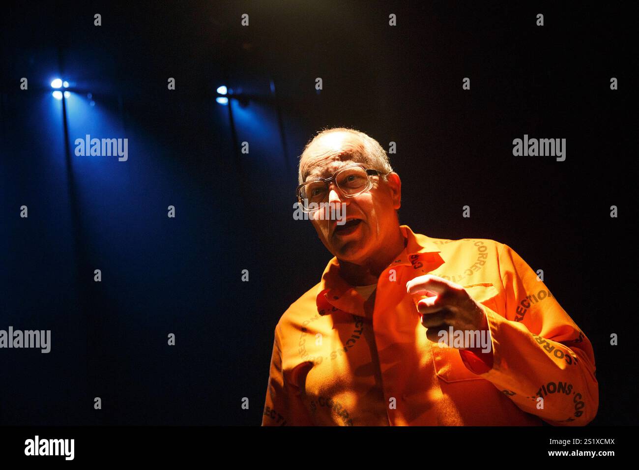 Matthew Marsh (Eugene de Kock) dans Un ÊTRE HUMAIN MORT CETTE NUIT-LÀ par Nicholas Wright au Hampstead Theatre, Londres NW3 28/05/2014 une production du Fugard Theatre basée sur le livre de Pumla Gobodo-Madikizela design : Paul Wills éclairage : Tim Mitchell réalisateur : Jonathan Munby Banque D'Images