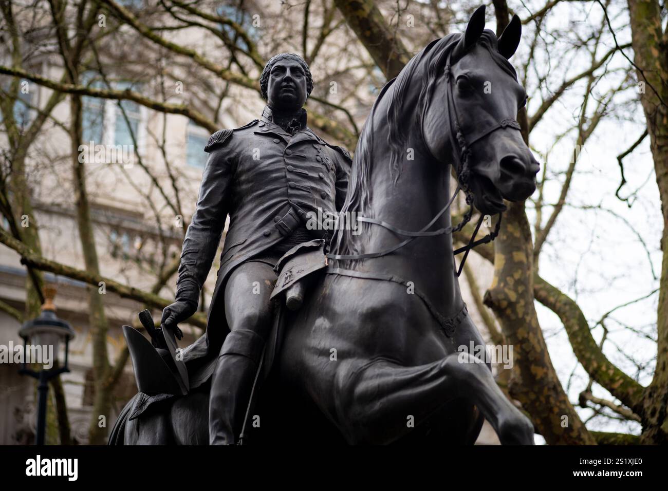 Statue équestre en bronze du roi George III par Matthew cotes Wyatt dans Cockspur Street, Londres. Le roi est assis sur son cheval arabe, Adonis Banque D'Images