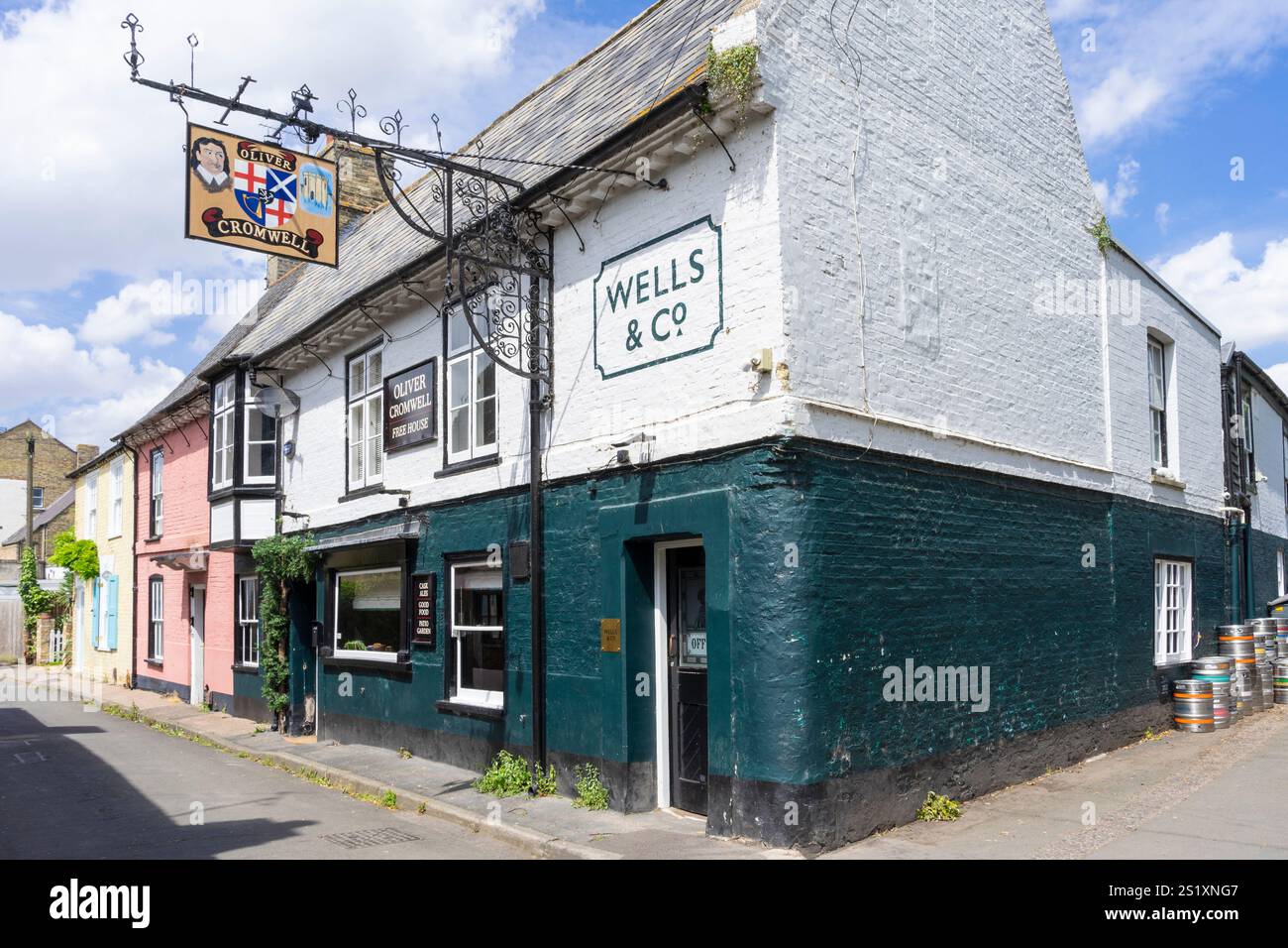 St Ives The Quayside le pub Oliver Cromwell sur la rue Wellington à St Ives une ville médiévale de marché Cambridgeshire Angleterre UK GB Europe Banque D'Images