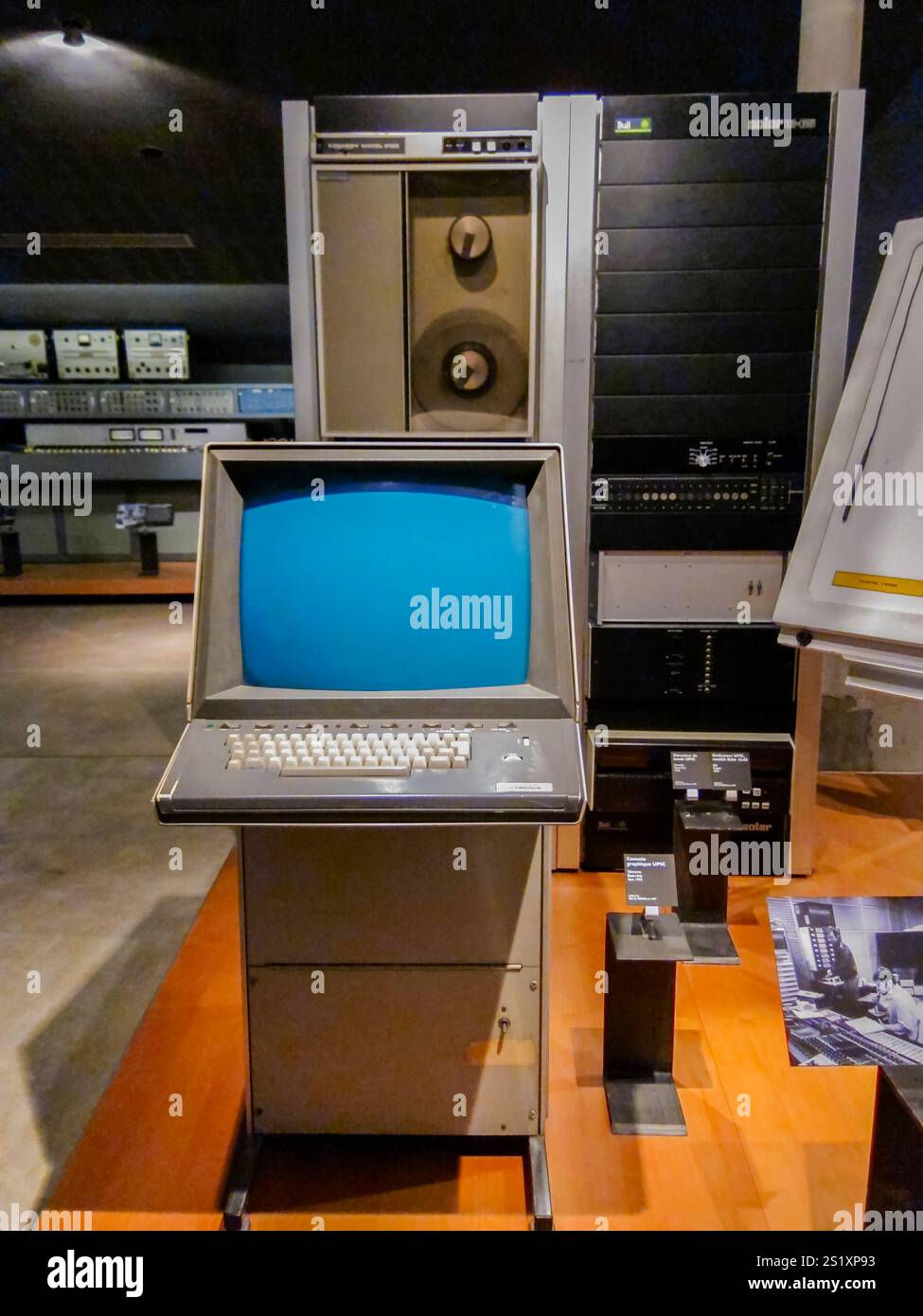 Paris, France, gros plan, « UPIC' 'Textronic' vieil ordinateur d'époque exposé dans 'Musée de la musique', Musée de la musique, à la Villette, 1975, 'Cité des Sciences et de l'industrie » paris 1970s Banque D'Images