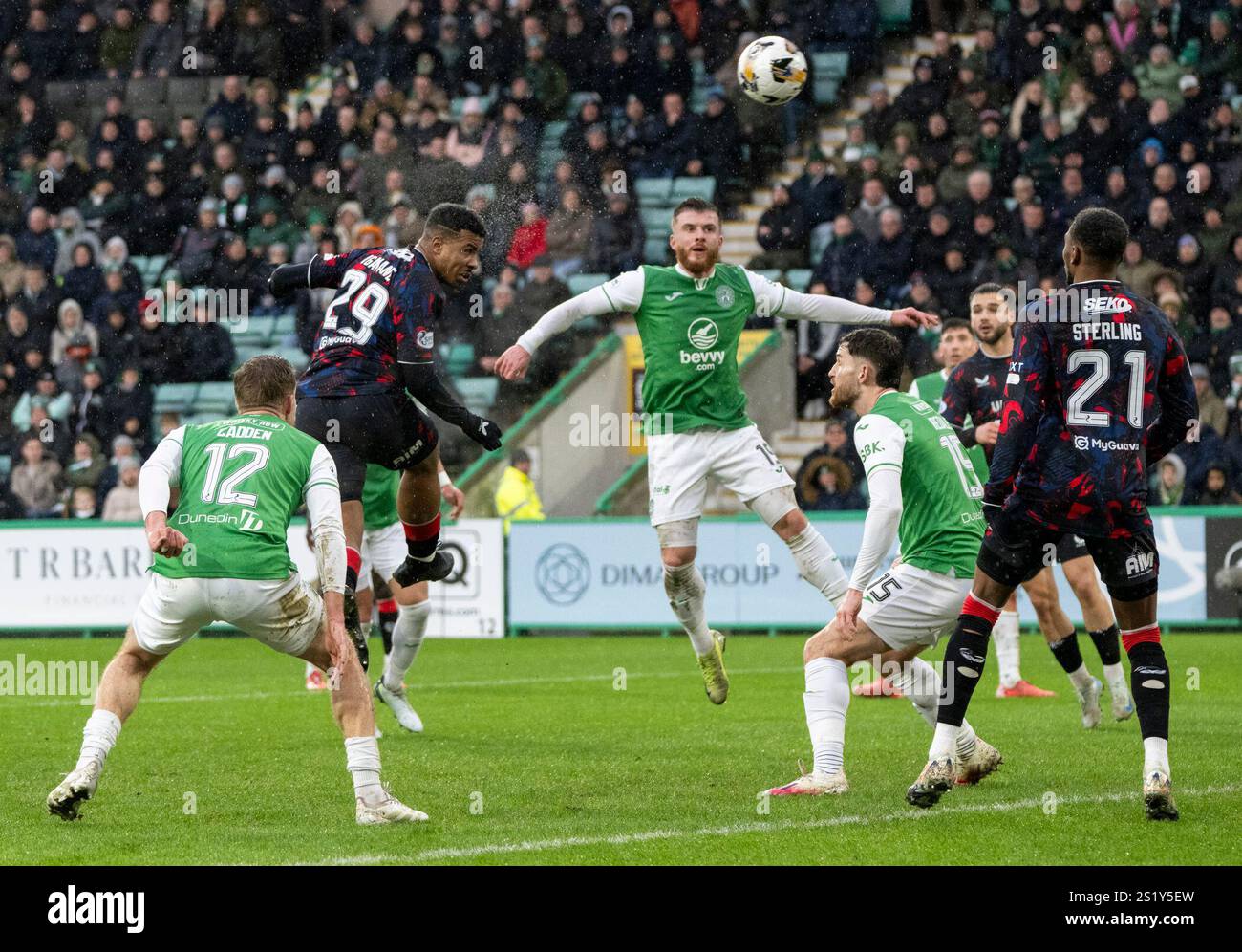Édimbourg, Royaume-Uni. 05 janvier 2025. Scottish Premiership - Hibernian FC v Rangers FC 5/1/2025 L'attaquant des Rangers, Hamza Igamane, rentre à la maison à la 19e minute pour mettre les visiteurs 2-0 en tête alors que Hibs affronte les Rangers dans la première phase de la première équipe écossaise au stade Easter Road, Édimbourg, Royaume-Uni. Crédit : Ian Jacobs/Alamy Live News crédit : Ian Jacobs/Alamy Live News Banque D'Images