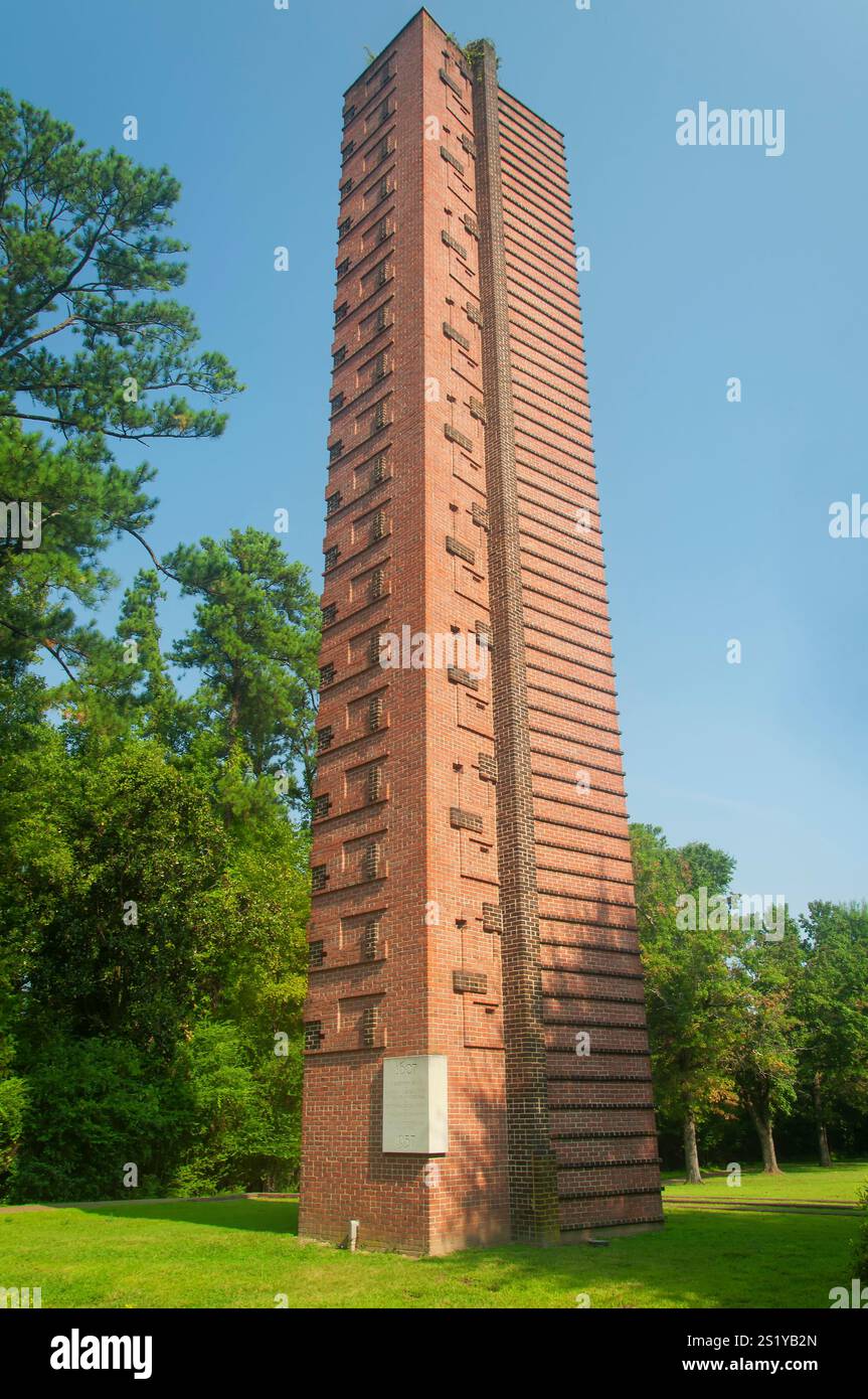 La tour commémorative emblématique du musée de la colonie de jamestown à williamsburg en Virginie. Banque D'Images