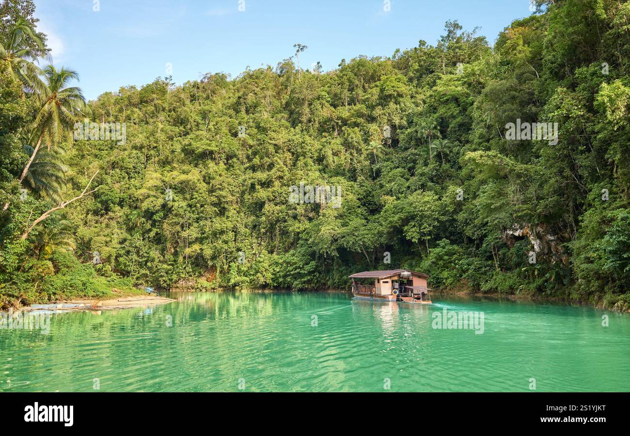 Vue sur la rivière Loboc, l'une des principales destinations sur l'île de Bohol, Philippines. Banque D'Images