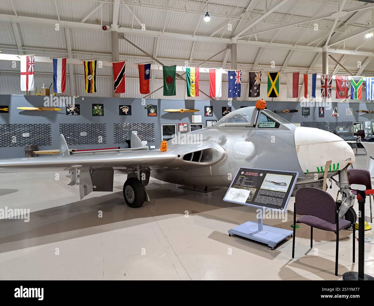 De Havilland Vampire FB MK 6 au Canadian Warplane Heritage Museum sur Airport Road à Mount Hope, Hamilton, Ontario, Canada Banque D'Images
