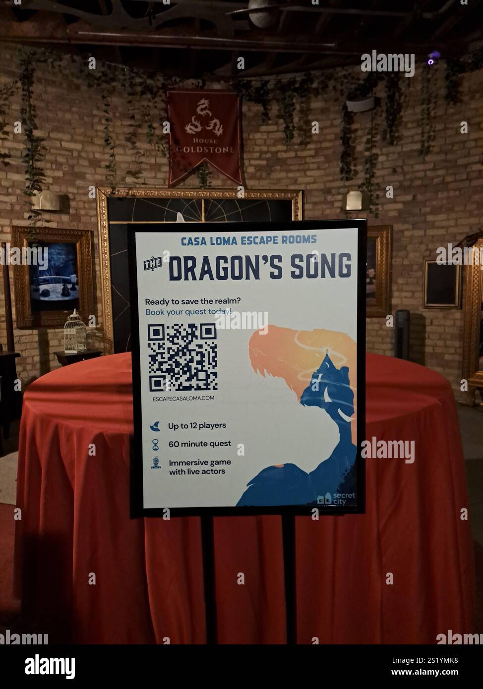 Escape room signe de chant du dragon dans la tour à l'intérieur de Casa Loma sur Austin Terrace à Toronto, Ontario, Canada Banque D'Images