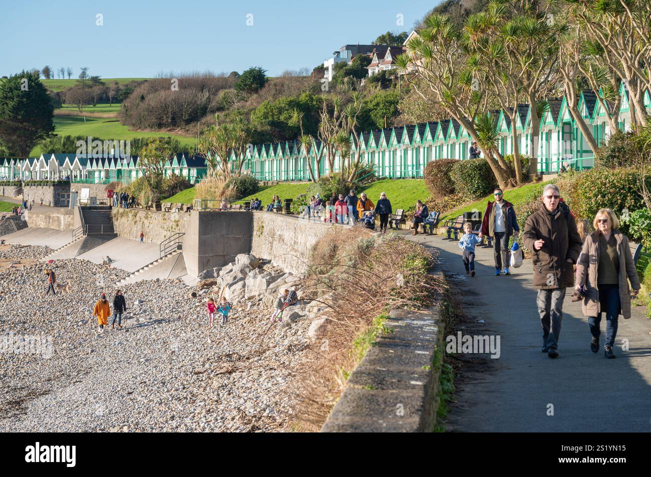 Chalets de plage et front de mer à Langland Bay, Gower, pays de Galles, Royaume-Uni Banque D'Images