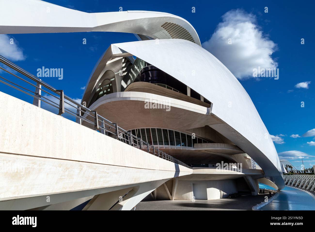 Futuriste Queen Sofía Palais des Arts dans la Cité des Arts et des Sciences, Valence, Espagne Banque D'Images Futuriste Queen Sofía Palais des Arts dans la Cité des Arts et des Sciences, Valence, Espagne Banque D'Images