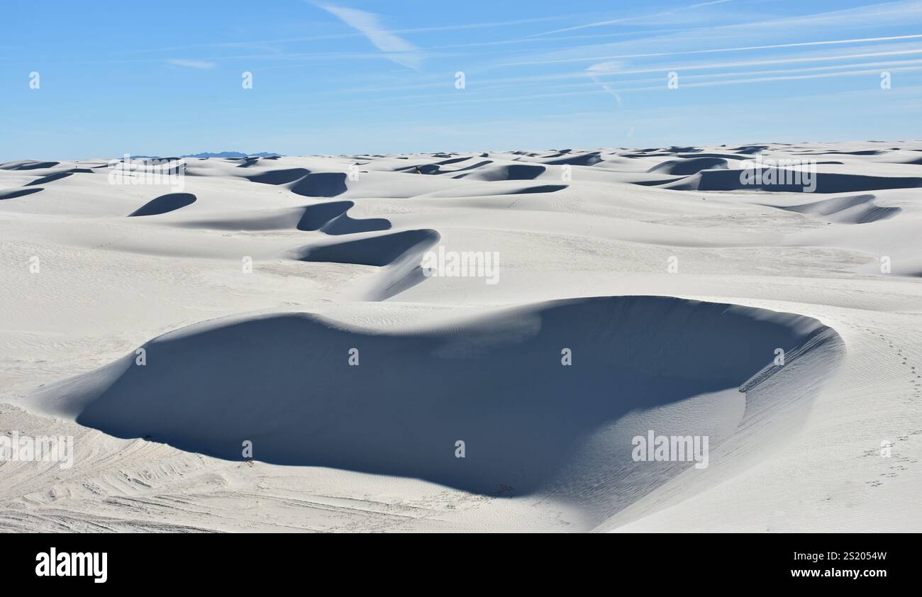 Dunes de sable de gypse au parc national de White Sands, Nouveau-Mexique. Banque D'Images
