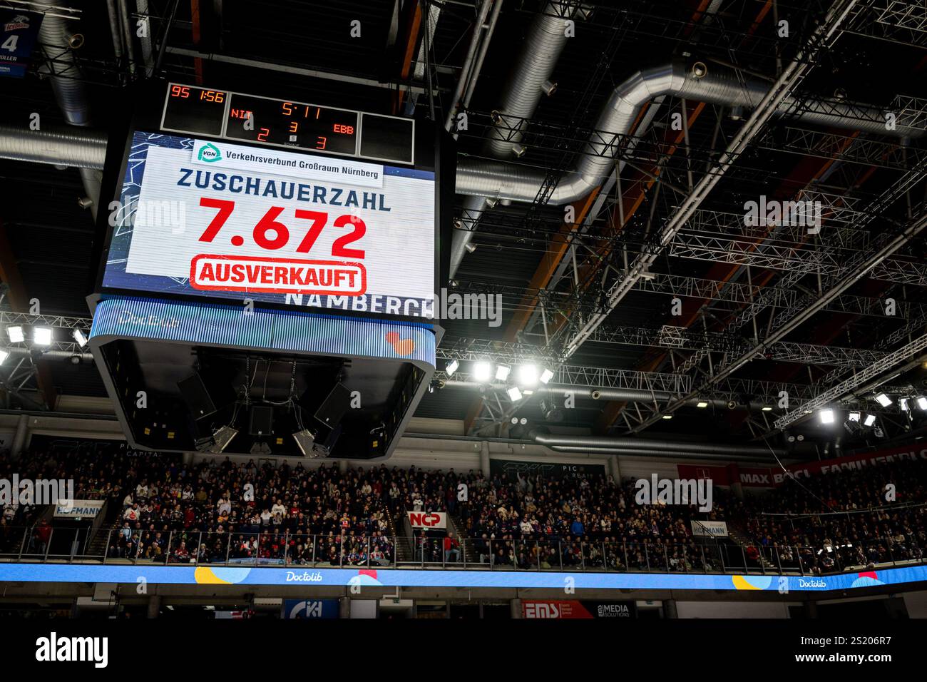 Zuschauerzahl 7672 ausverkaufte Arena Nuernberger Versicherung, Nuernberg Ice Tigers v. Eisbaeren Berlin, Eishockey, Penny DEL, 34. Spieltag, 05.01.2025, Foto : Eibner-Pressefoto/Thomas Hahn Banque D'Images