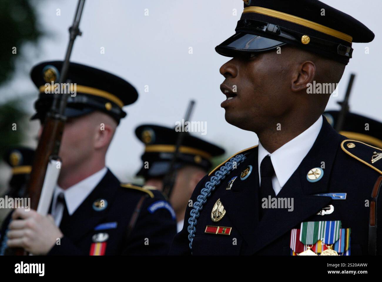 WASHINGTON, DC - 9 JUIN 2004 : préparatifs de la garde d'honneur militaire sur le National Mall avant le cortège funèbre de l'ancien président Ronald Reagan au Capitole des États-Unis. (Photographie de Jonathan Paul Larsen / Diadem images) Banque D'Images