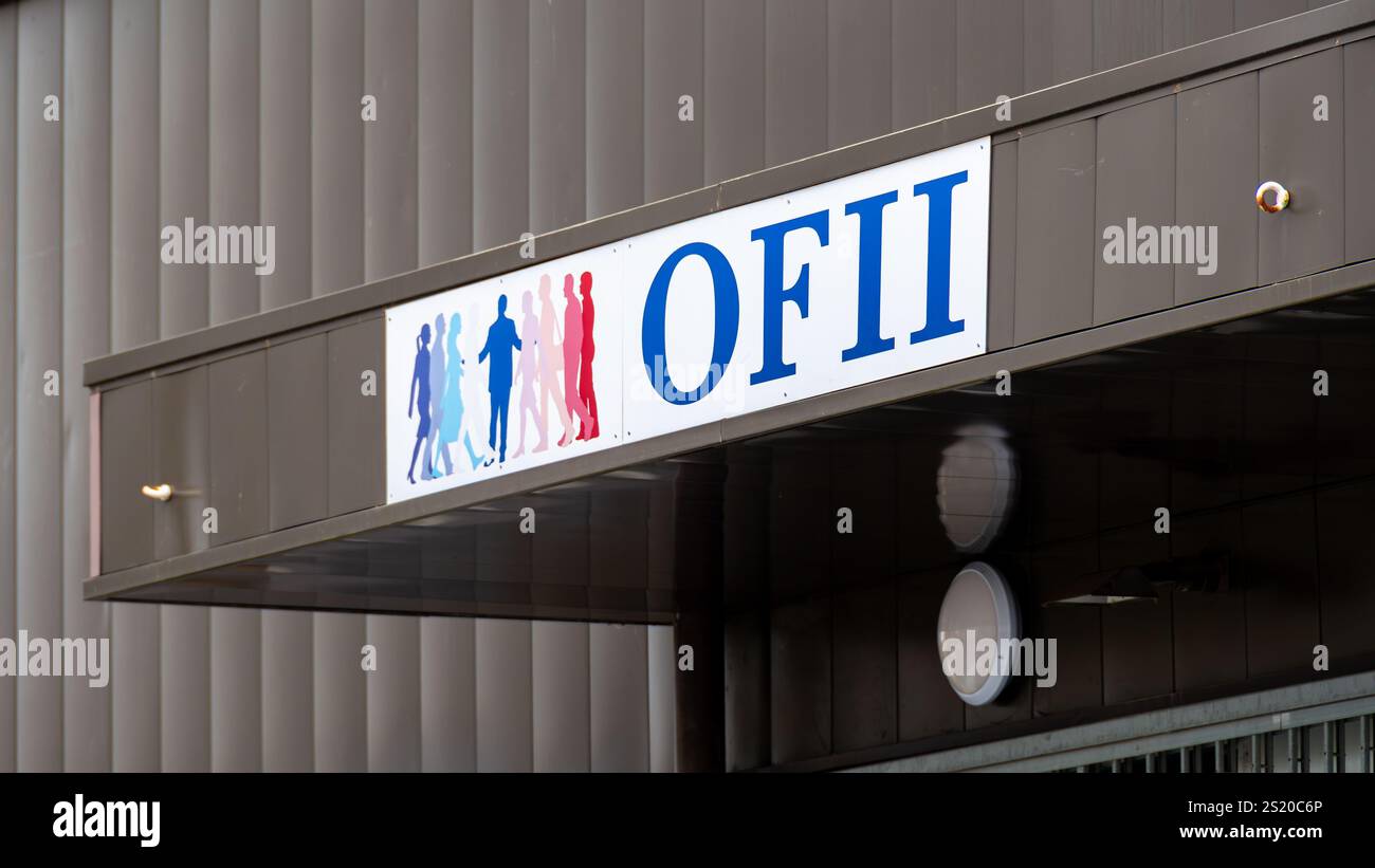 Signez auprès d’une direction territoriale de l’Office français de l’immigration et de l’intégration (OFII), l’administration en charge des migrants en France Banque D'Images