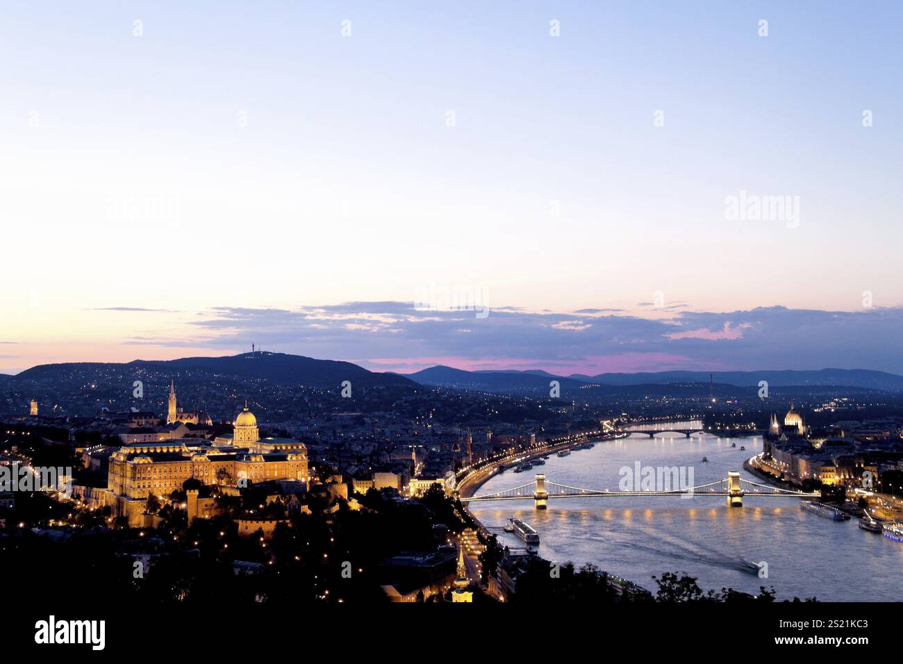 Vue sur la ville et les toits de Budapest, la capitale de la Hongrie Autriche Banque D'Images