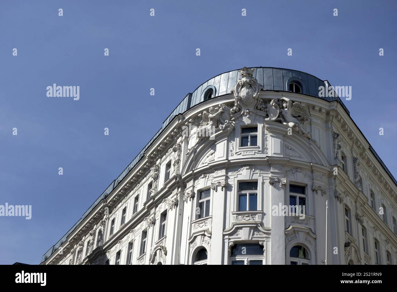 Un bel immeuble résidentiel rénové et restauré dans la ville. Autriche Banque D'Images