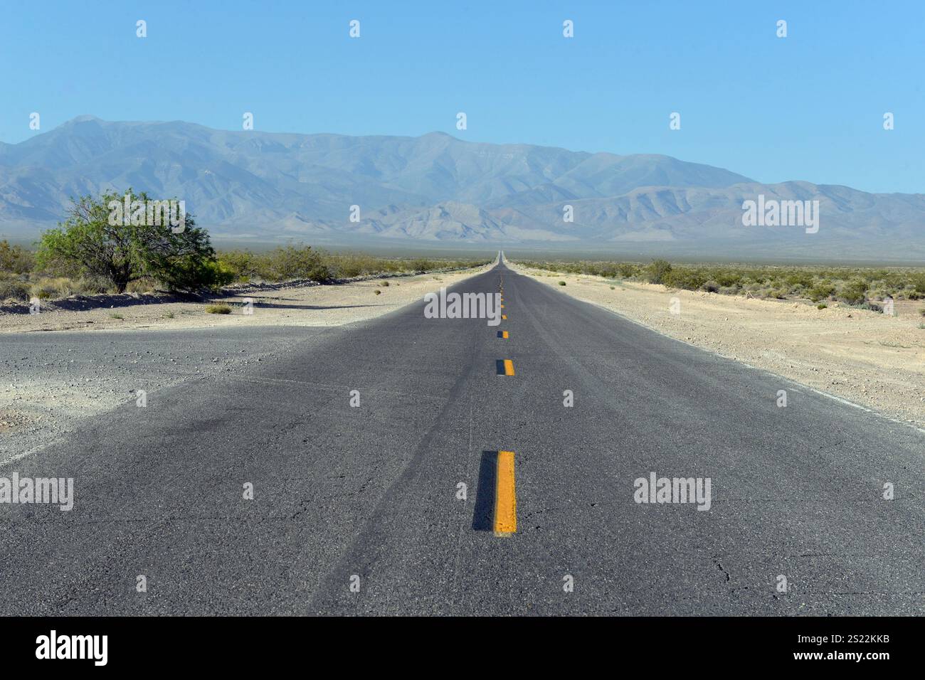 L'autoroute sans fin dans le sud-ouest américain Banque D'Images