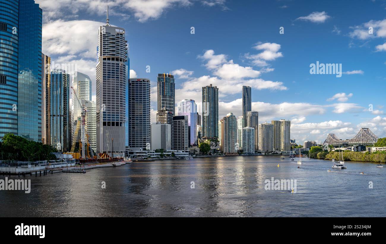 Brisbane, Queensland, Australie - skyline de la ville avec Story Bridge Banque D'Images