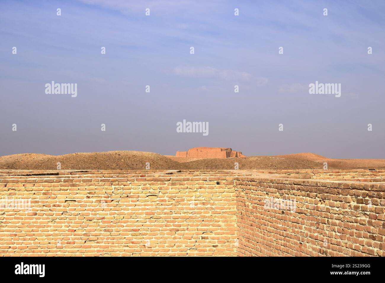 Le ziggourat restauré dans l'ancien Ur, temple sumérien, Irak Banque D'Images